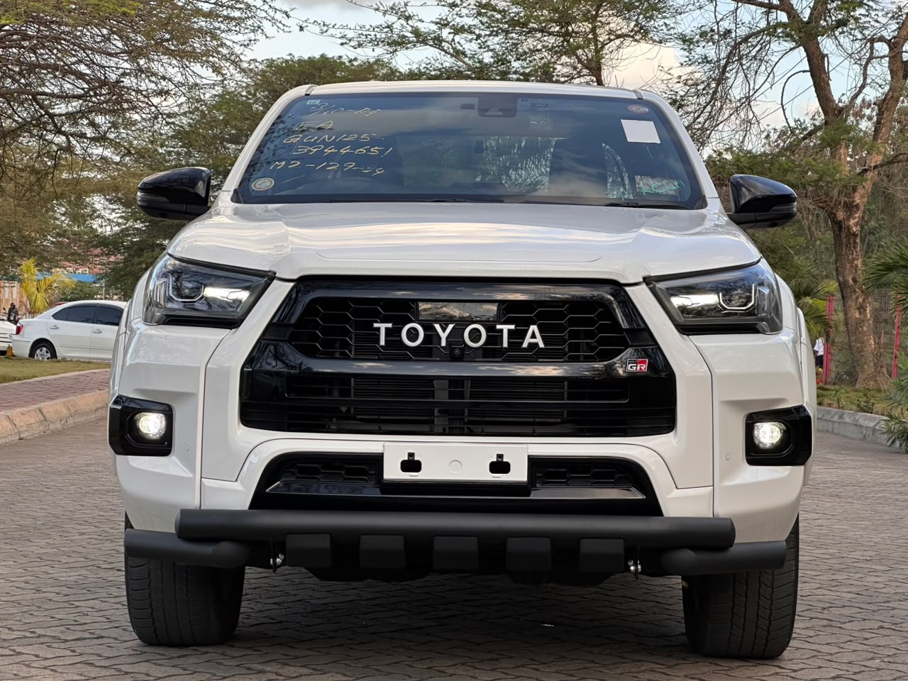 TOYOTA HILUX DOUBLE CABIN